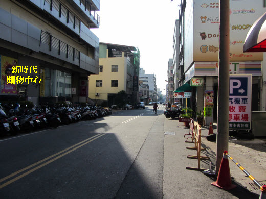 從機場巴士火車站終點站步行往企業家大飯店路線及街景