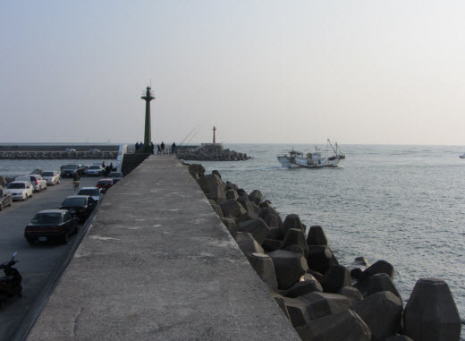 台南安平漁港防波堤