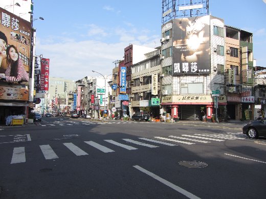 台南民生路一段 婚紗店街