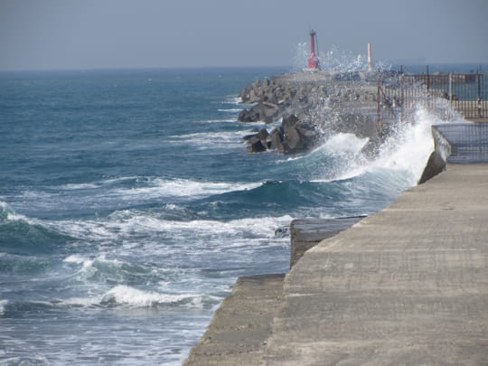 高雄旗津島 旗津星空隧道 出口波瀾壯闊海景