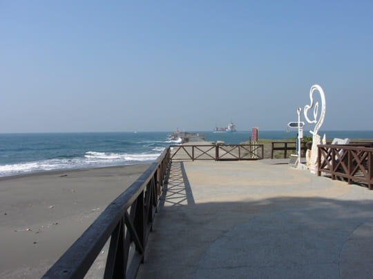 高雄旗津島 旗津星空隧道 出口波瀾壯闊海景