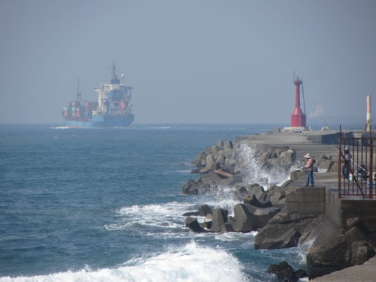 高雄旗津島 旗津星空隧道 出口波瀾壯闊海景