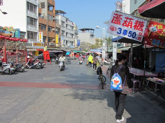 高雄旗津島廟前路步行往旗津風車公園