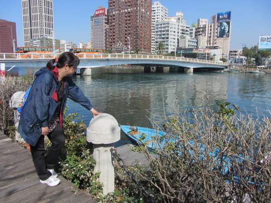 高雄市港河濱公園、高雄橋