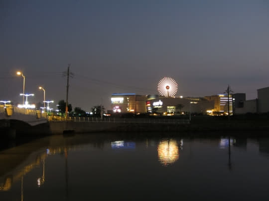 高雄中華五路遠眺夢時代