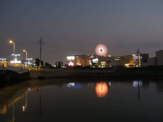 高雄中華五路遠眺夢時代